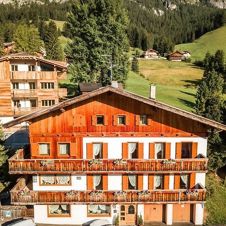 Casa Nives Hotel La Villa  Bagian luar foto