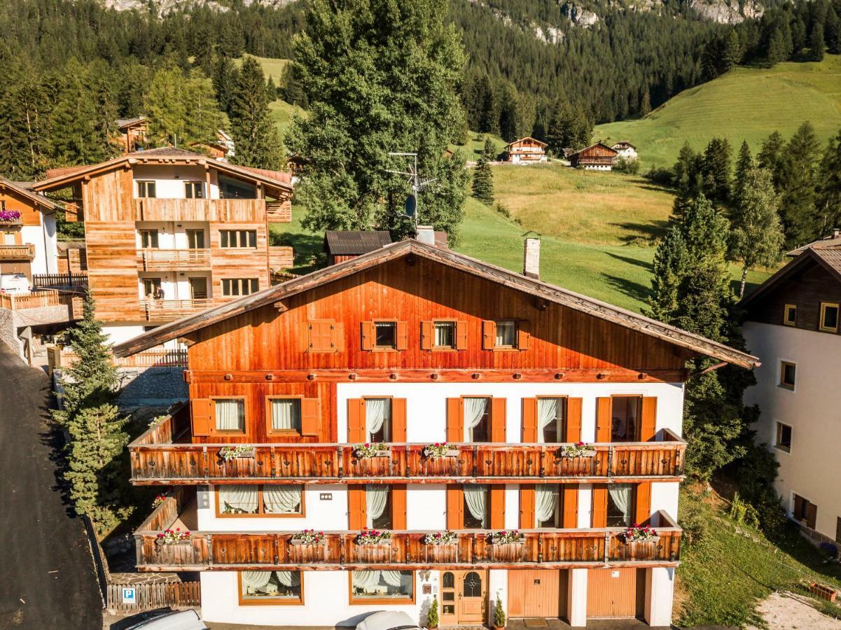 Casa Nives Hotel La Villa  Bagian luar foto